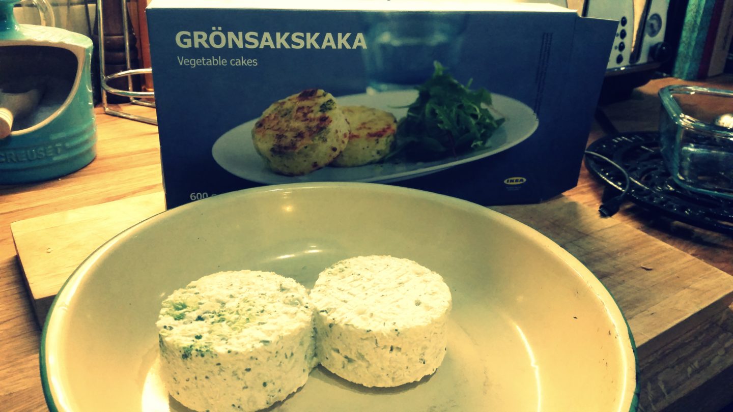 Thought it was about time to try my other veggie buy from IKEA, Leek and potato cakes...