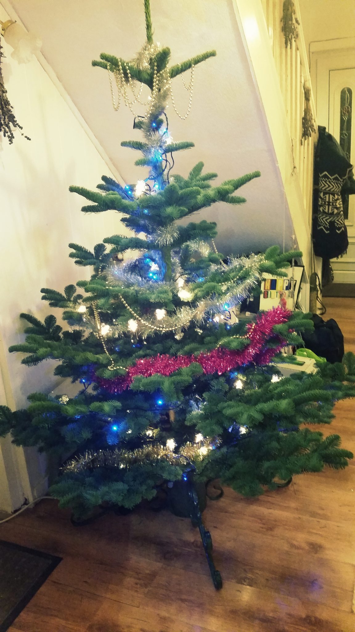 9. Here the tree again now with beads, tinsel and lights