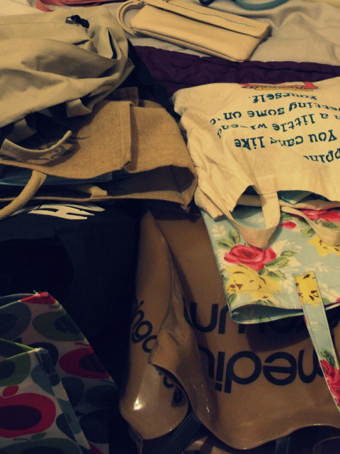 JamJarGill: KonMari: Bags: shopping bags I decided to keep