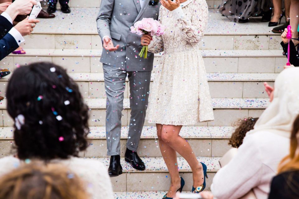 Easy ways to save money on your wedding 1