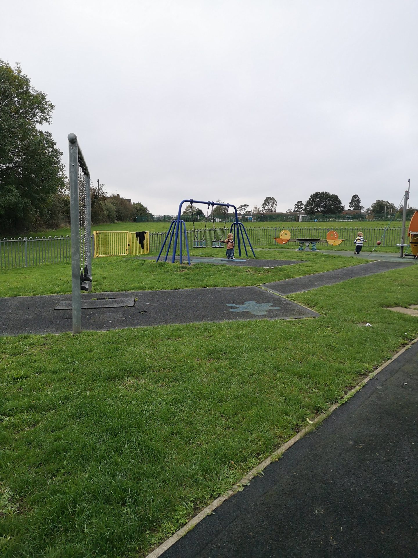 Station Road Play Park, Flitwick, Bedfordshire - JamJarGill