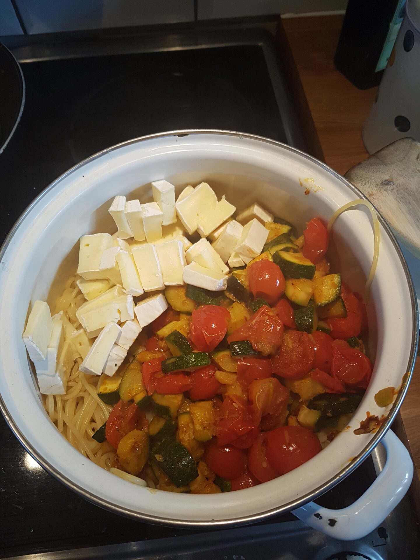 Brie & Tomato Spaghetti